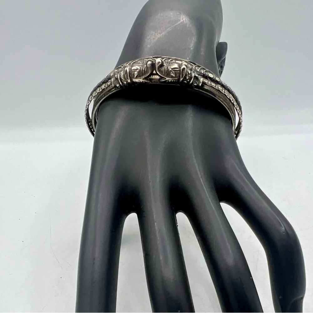 Set of 2 Vintage India silver tone tarnished bracelets unique! - Picture 5 of 9